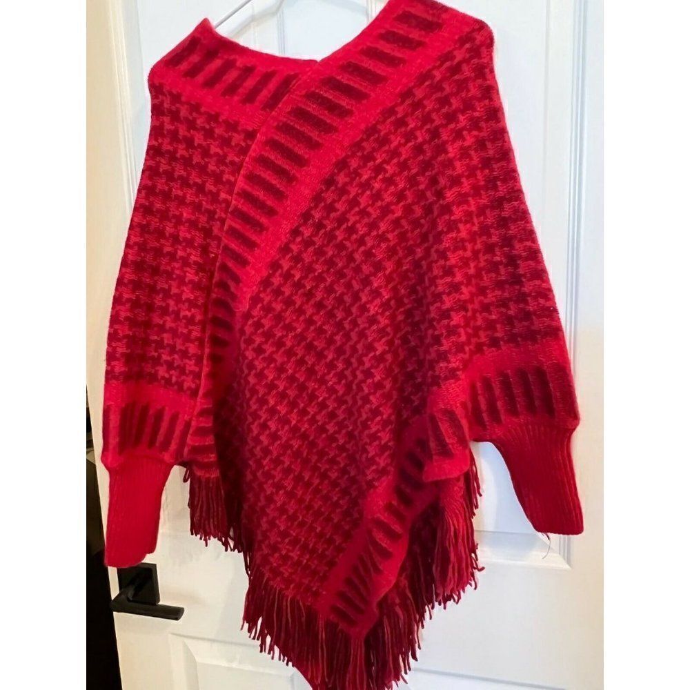 Knit Pancho Cape Red Houndstooth with Fringe